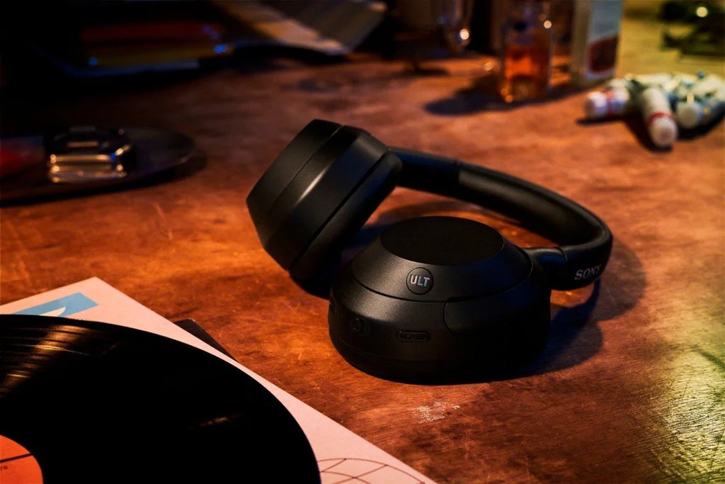 Black Noise Cancelling Headphones with USB Hub and Headphone Stand W6896