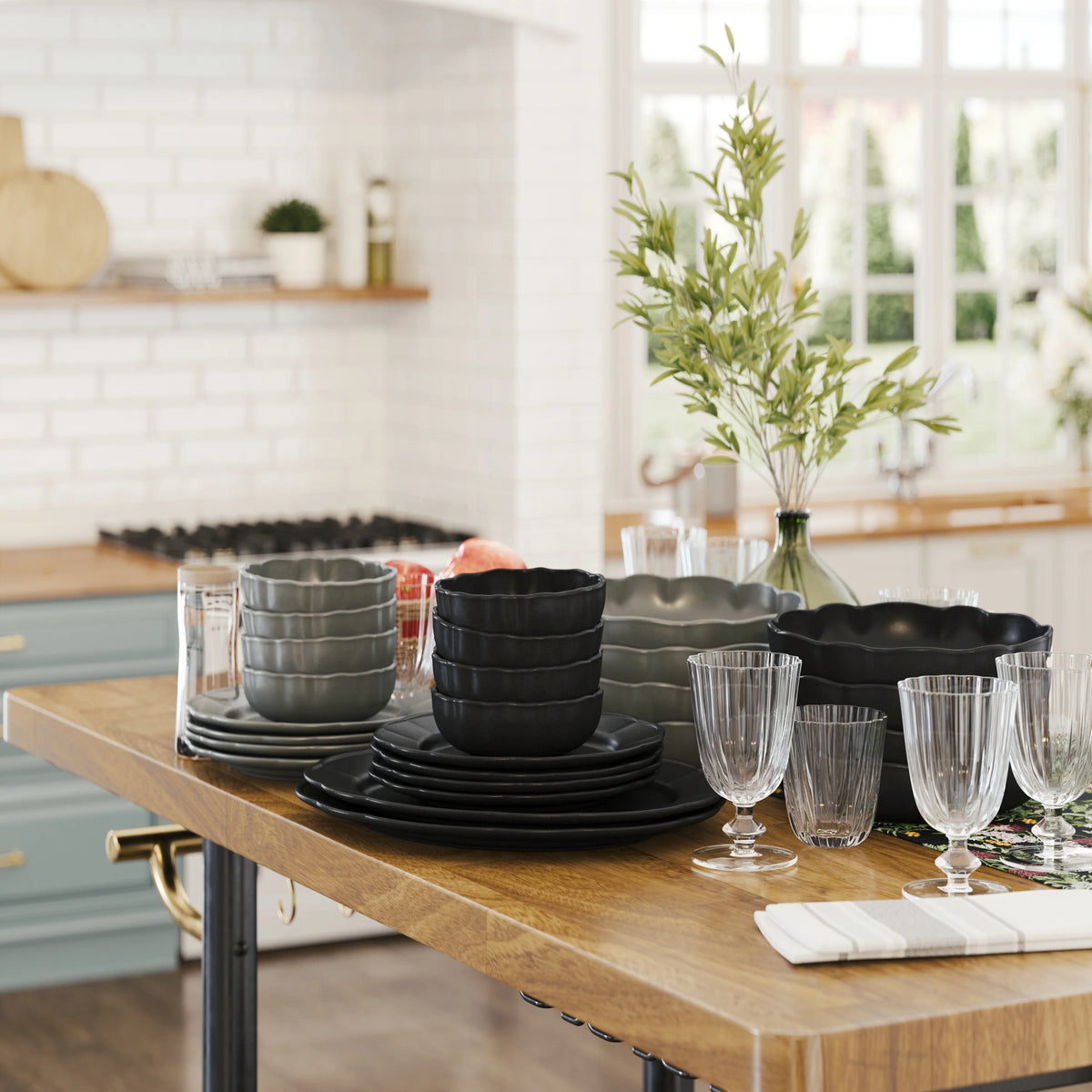 Black 12 Piece Stoneware Dinnerware Set M603