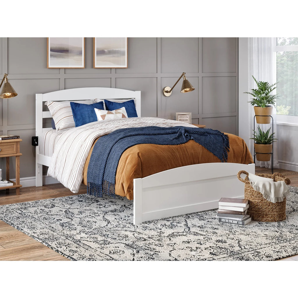 Solid Wood Queen Bed with Footboard in White F92867